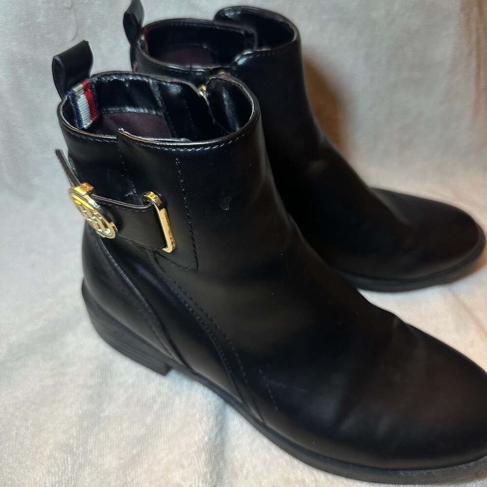 Tommy Hilfiger Women's Rezin2 Fashion Boot (Size 7)